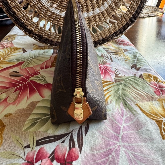 Vintage Louis Vuitton Monogram Canvas Cosmetic Pouch - Picture 14 of 17